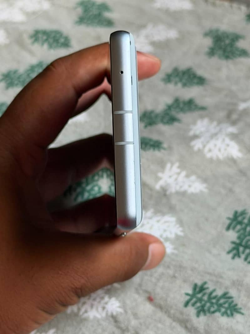 Google Pixel 7a 2