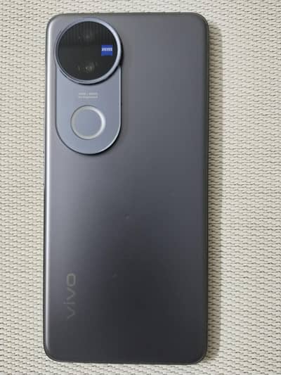 Vivo V50