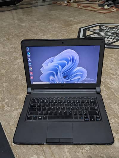 Laptop Dell Latitude 3340
