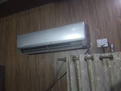 Gree 1.5 Ton DC Inverter AC – Excellent Condition – Heat & Cool