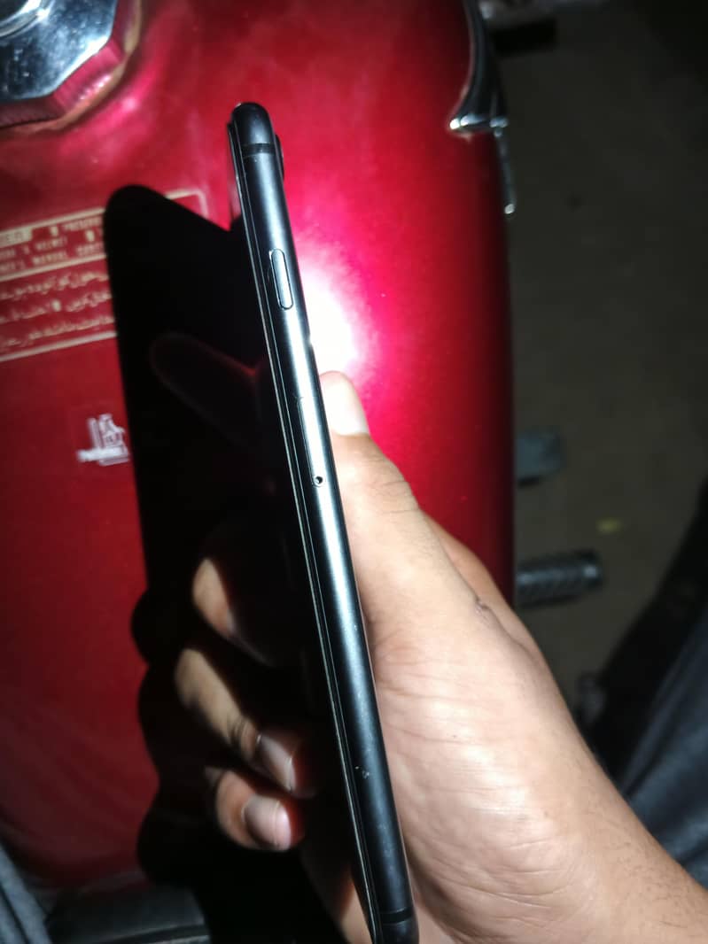 Apple iPhone 8 Plus 1