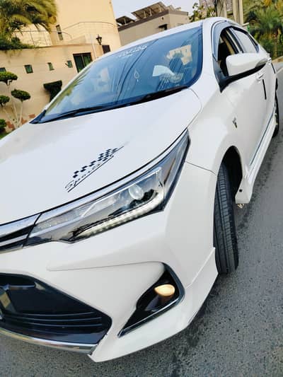 Toyota Corolla GLI 2018/19 Super white  ( Total Genuine)