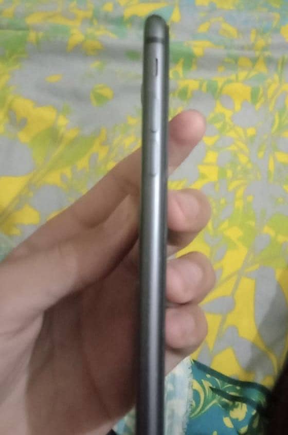 Apple iPhone 8 3