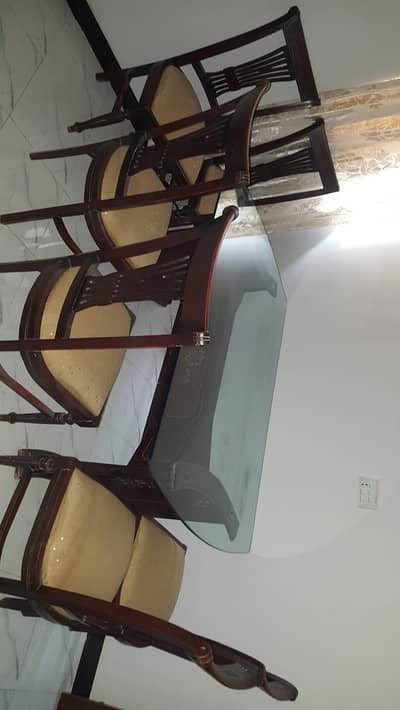 6-Seater Dining Table with 6 Chairs – Excellent Condition