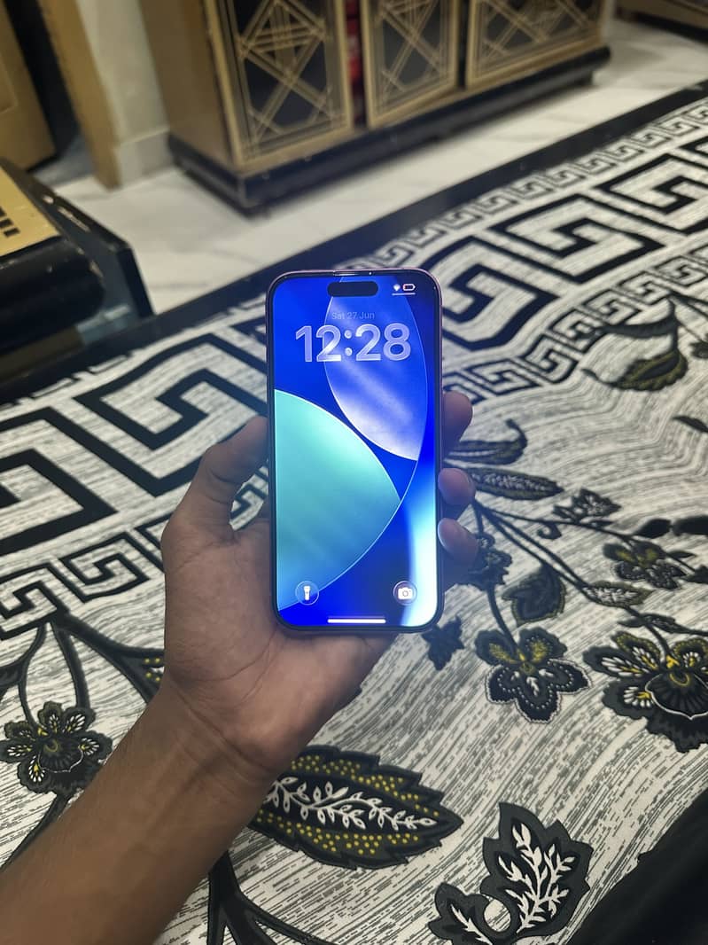 Apple iPhone 16 1