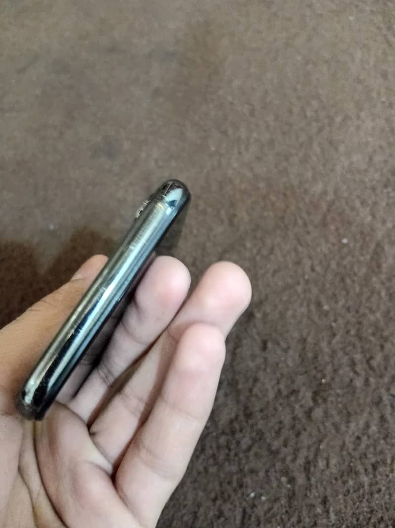 Apple iPhone X 5