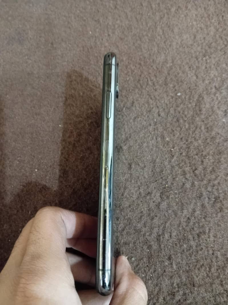 Apple iPhone X 6