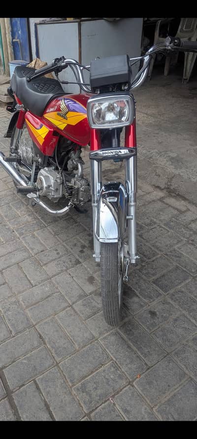 dhoom bike ha 2005 model ma ready ha what's up no 03224635171