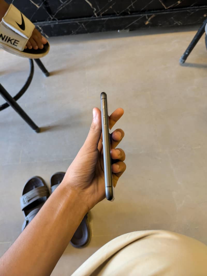 Apple iPhone 11 0