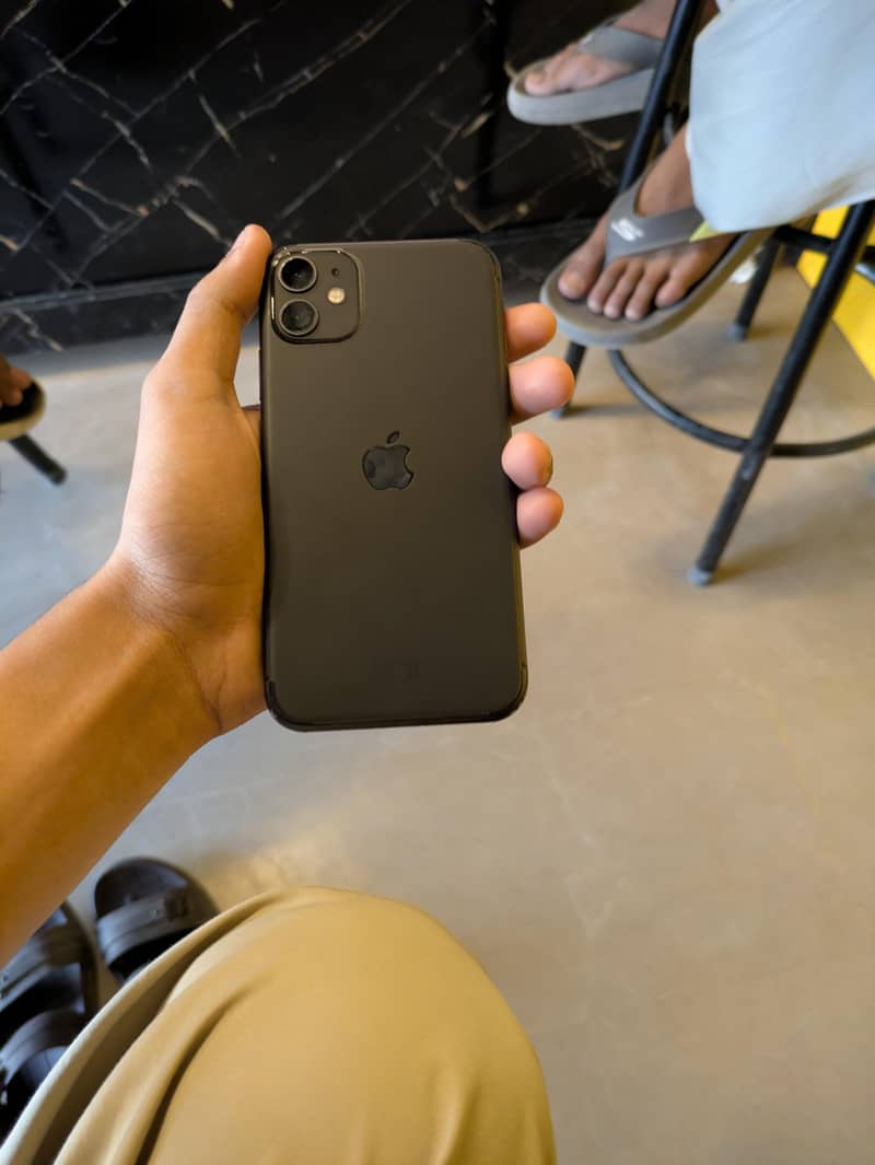 Apple iPhone 11 4