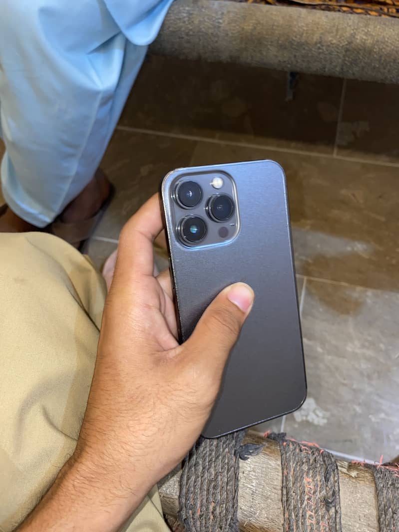 Apple iPhone 13 Pro 1