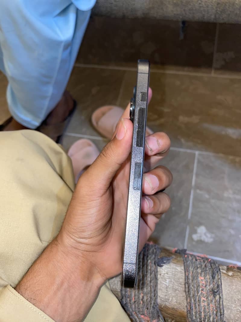 Apple iPhone 13 Pro 3