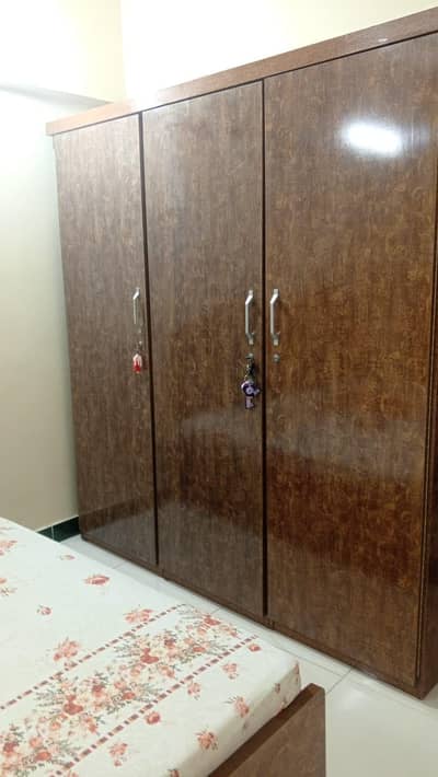 3 doors wardrobe