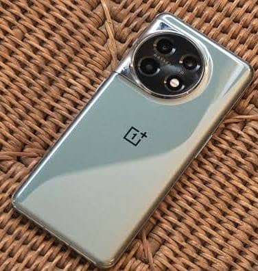 One Plus 11 official with box charger