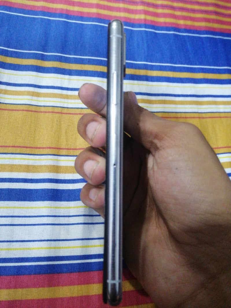 Apple iPhone X 3