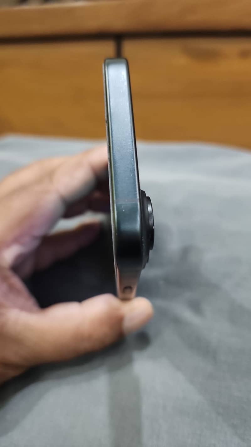 Apple iPhone 16 1