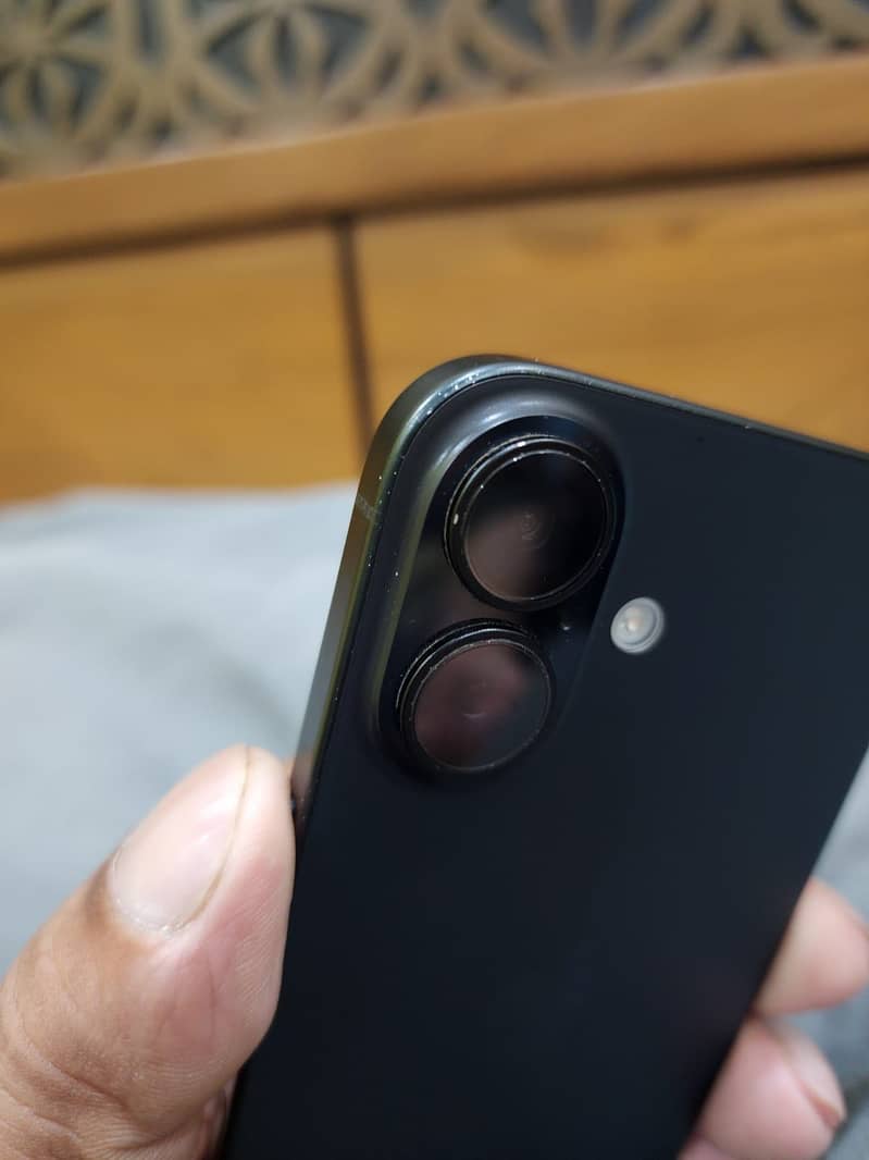 Apple iPhone 16 4