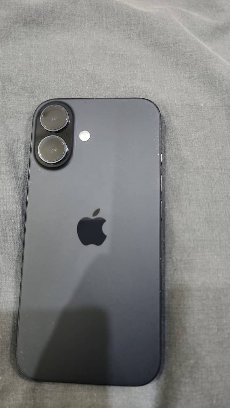 Apple iPhone 16 8