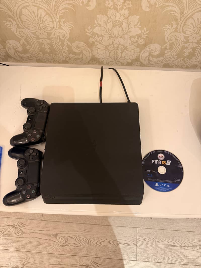 PS4 1TB 1