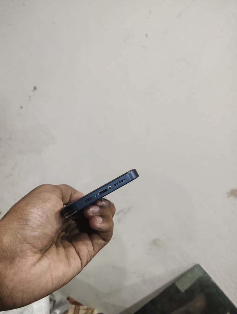 Apple iPhone 13 0