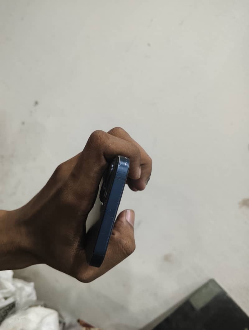Apple iPhone 13 2