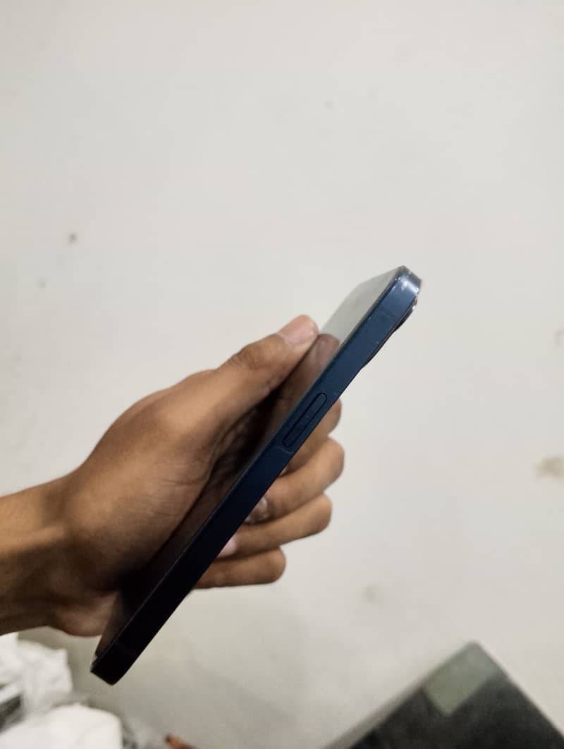 Apple iPhone 13 4