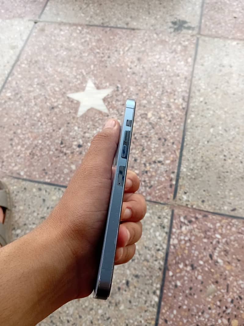 Apple iPhone 13 Pro Max 4