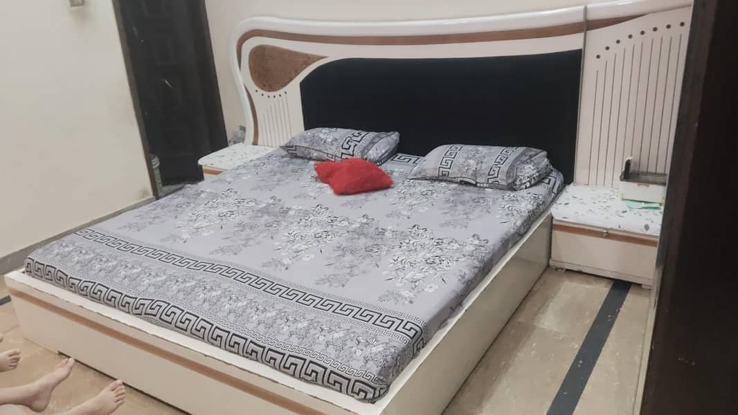 white Bed 1
