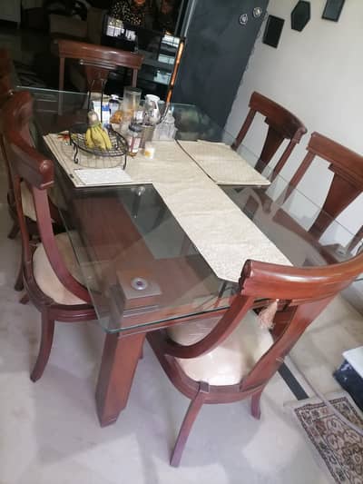 6 seater dinning table for immediate sale