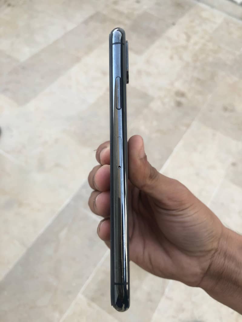 Apple iPhone X 3