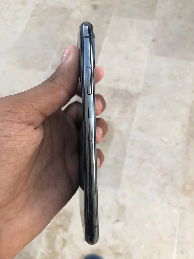 Apple iPhone X 5