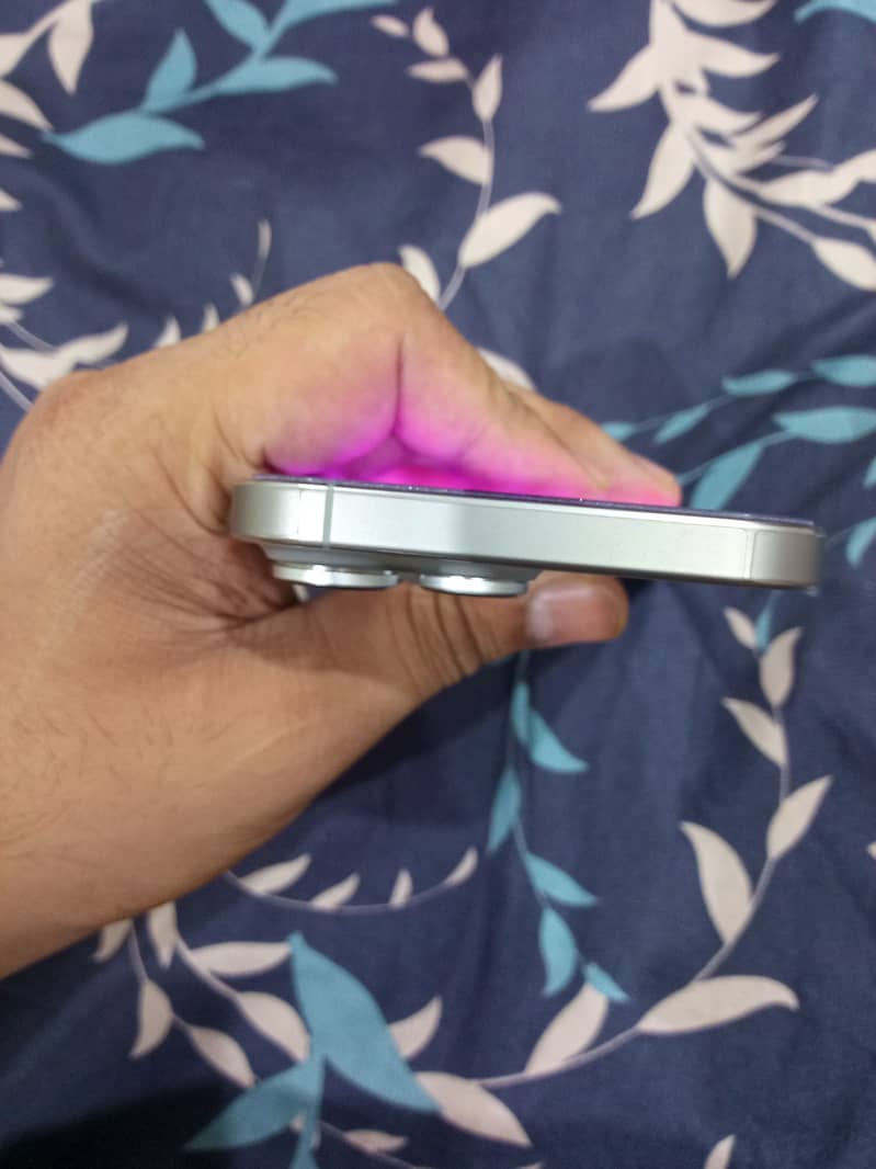 Apple iPhone 16 Pro Max 1