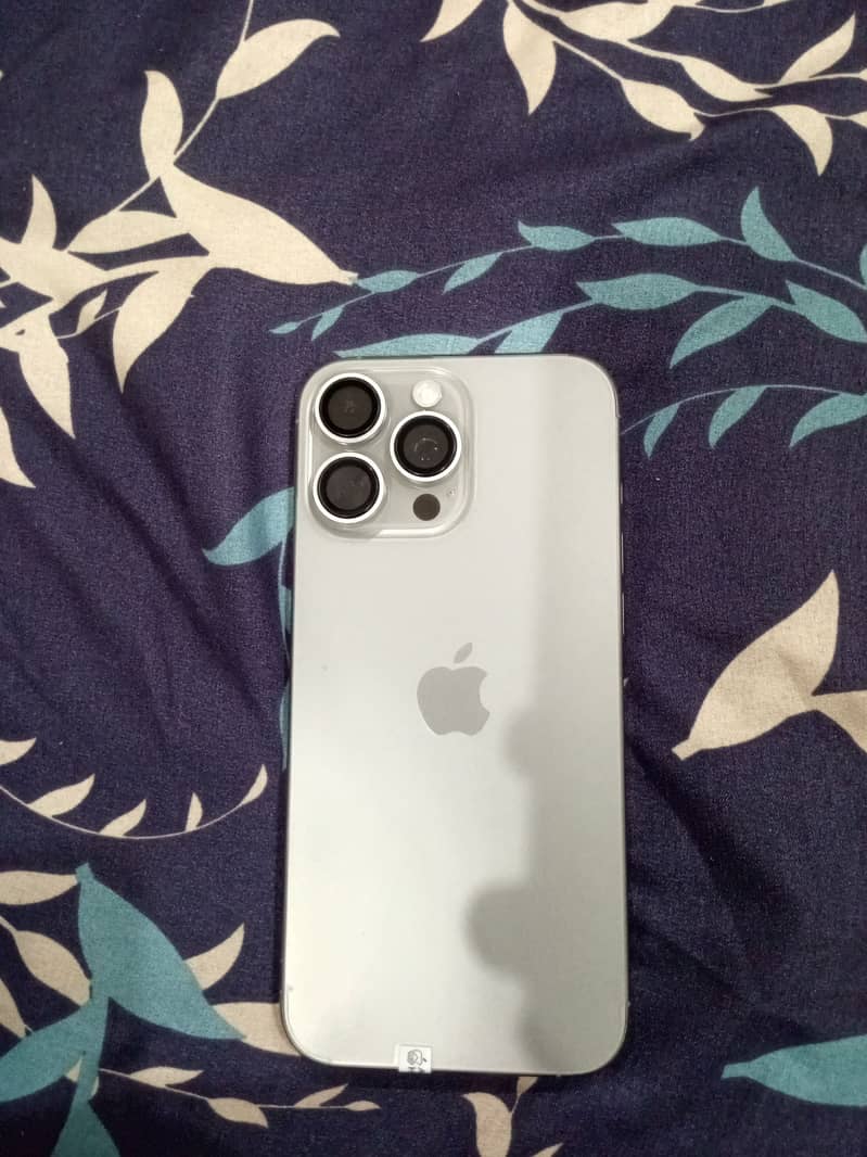 Apple iPhone 16 Pro Max 2