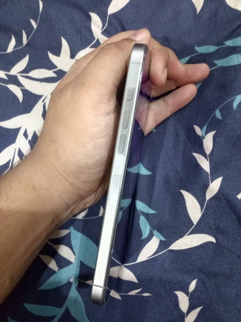 Apple iPhone 16 Pro Max 5