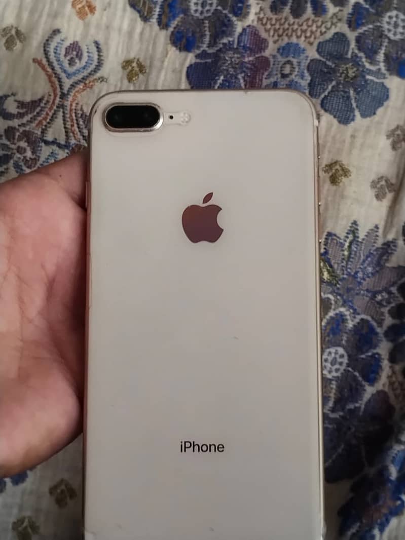 Apple iPhone 8 Plus 3