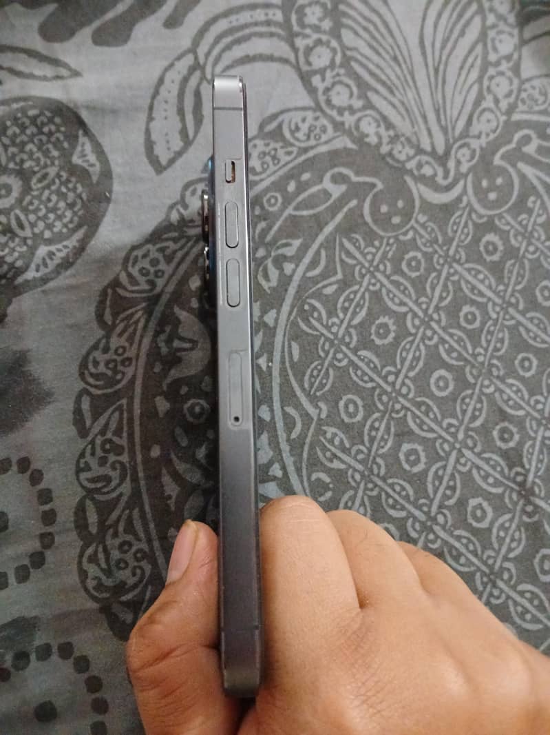 Apple iPhone 13 Pro 2