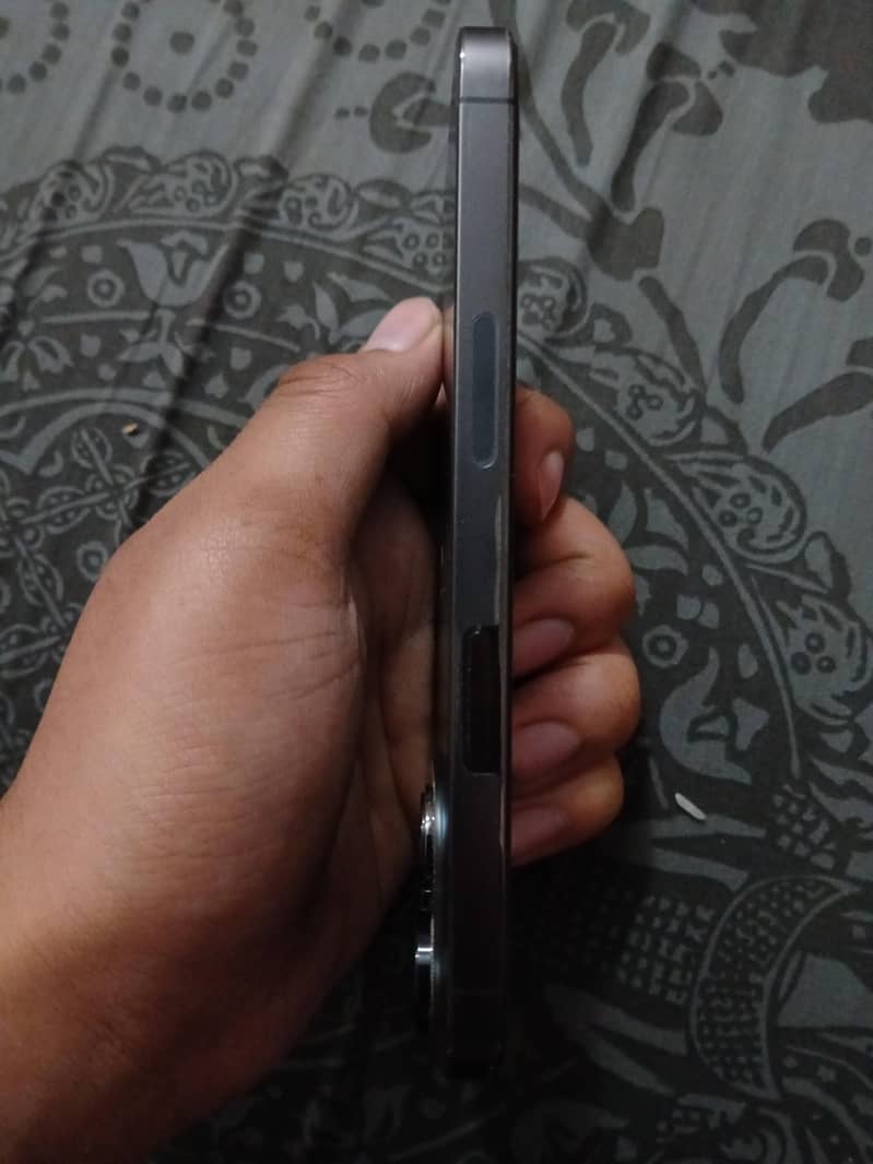 Apple iPhone 13 Pro 4