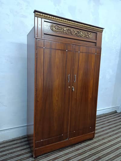 Almari (Wooden)