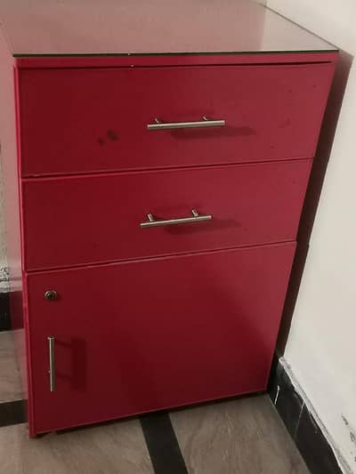 Drawer cubbud in red color
