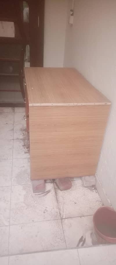 office table in good condition