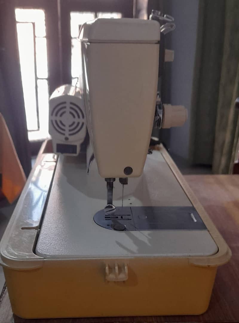 Singer Sewing Machine 3