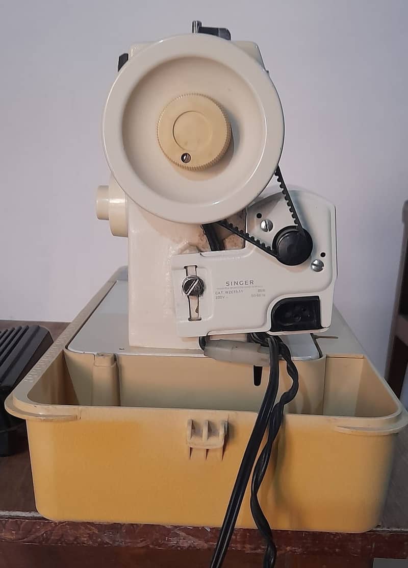 Singer Sewing Machine 6