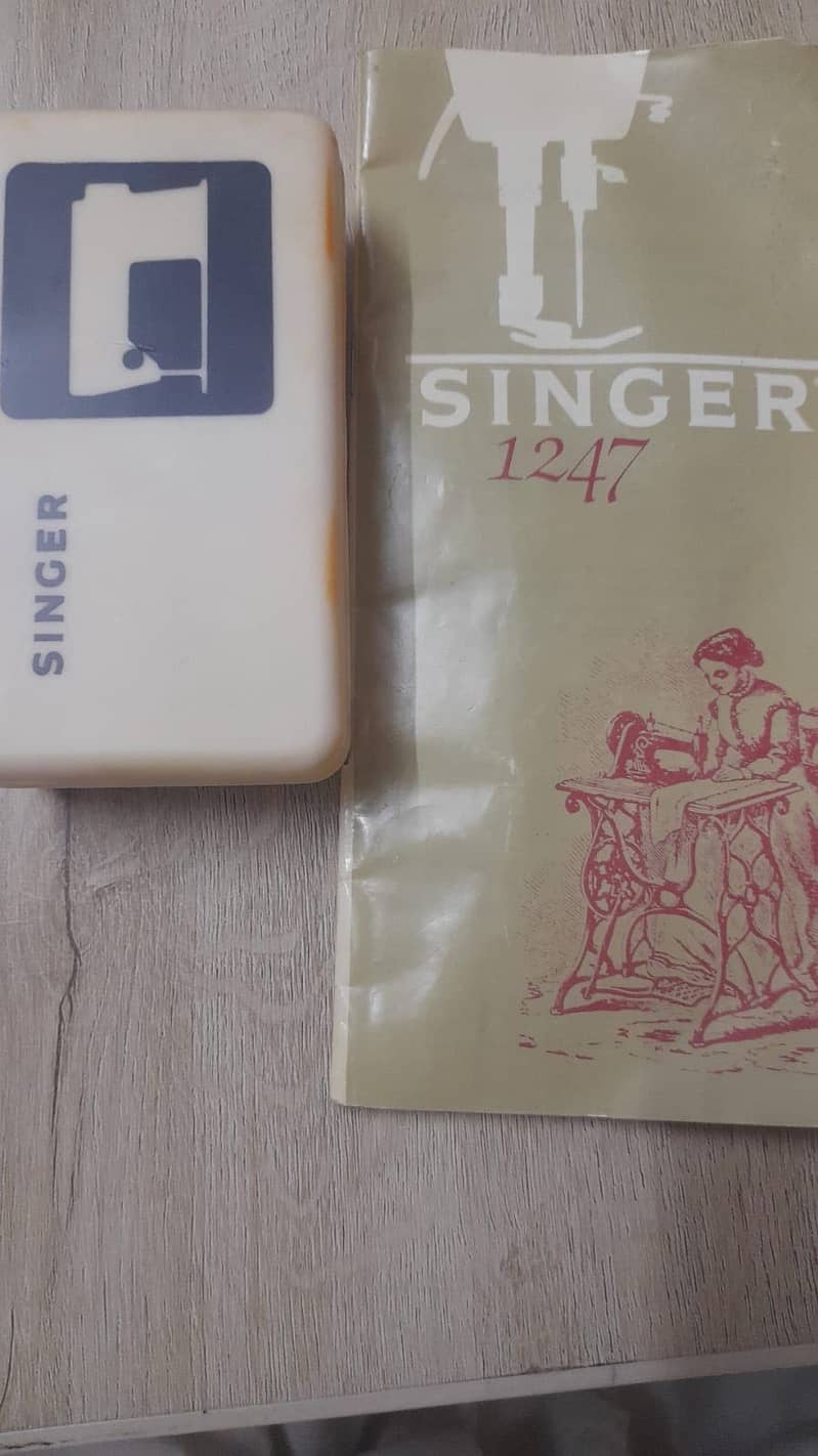 Singer Sewing Machine 8