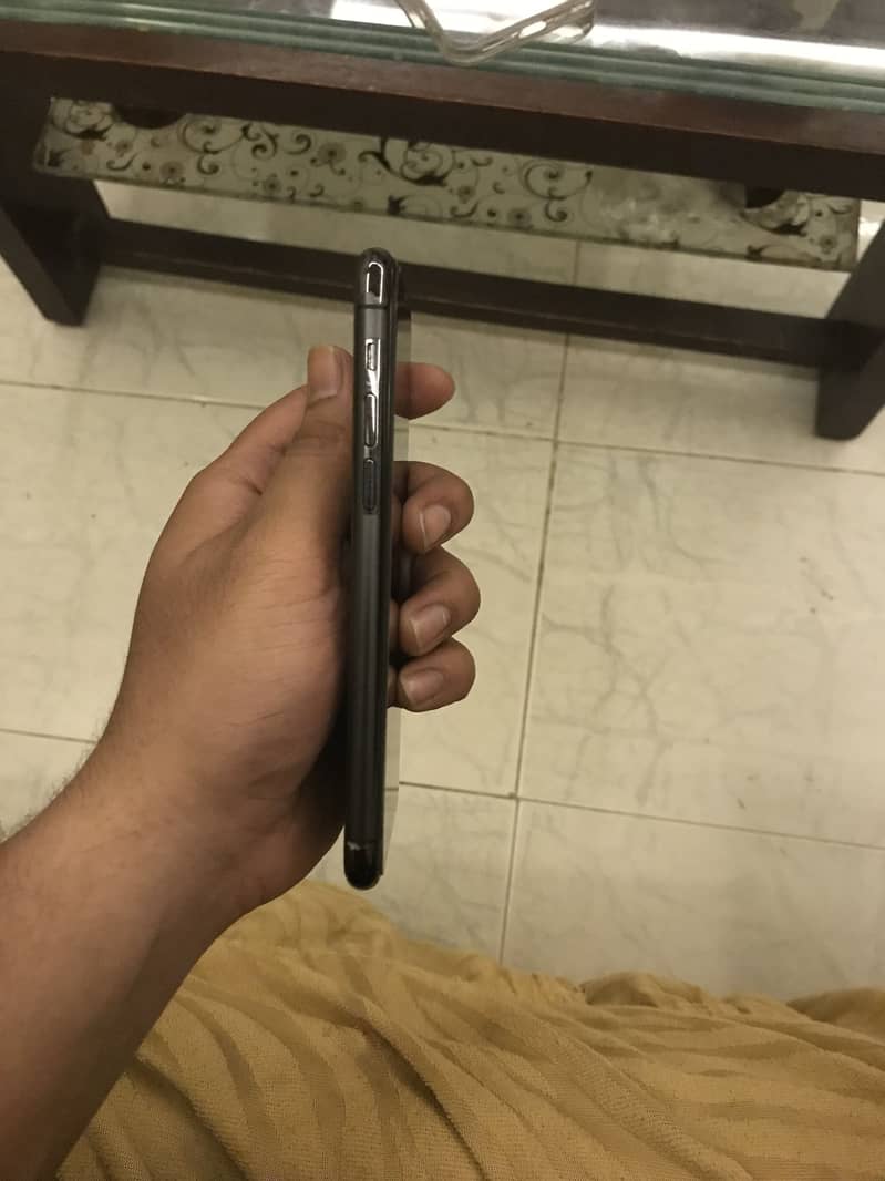 IPhone 11 Pro 4
