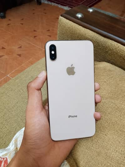 rose gold color 256 gb very smooth in use. . .