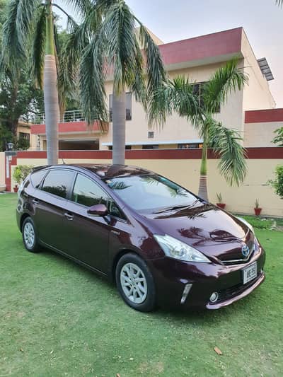 Toyota Prius Alpha G Touring 2014