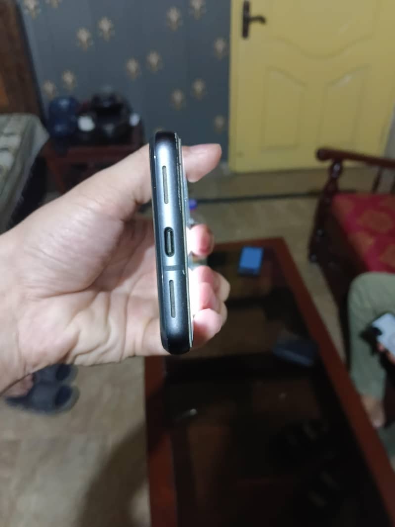 Google pixel 8 4