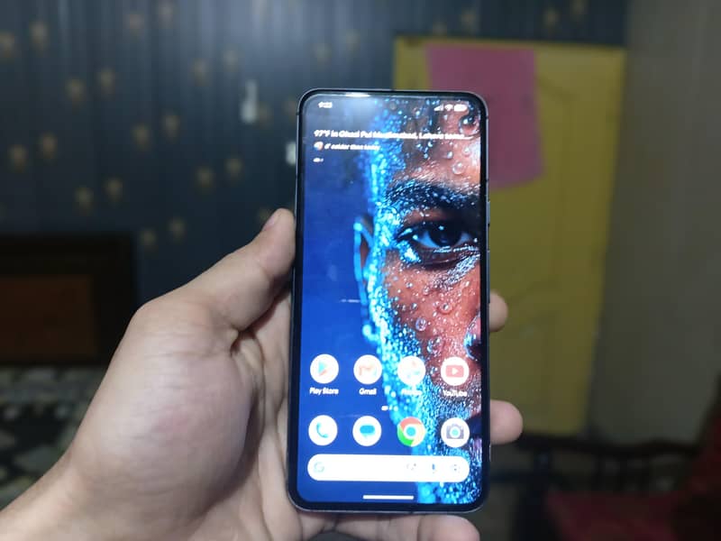 Google pixel 8 5