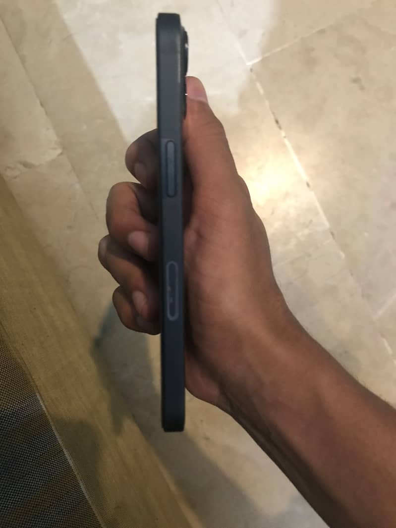 Apple iPhone 13 3