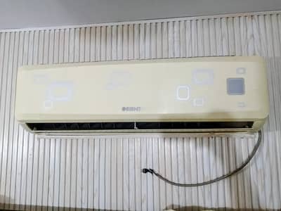 Orient 1.5 ton, non inverter a. c. . Selling in good condition
